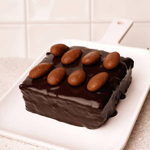 Macadamia Almond Brownie