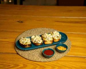 Chicken & Cheese Garlic Bread