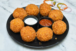 Veg Kurkure Gravy Momos (6 Pcs)