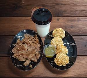 Sabudana vada+Singhada halwa+Curd