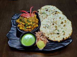 Chole Kulche ( 2pcs )