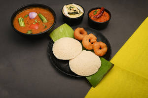 Idli Vada Combo ( 2 Pc Idly & 4 Pc Mini Vada )