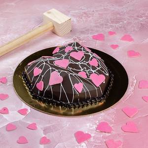 Pinata Chocolate-filled  Cake (500gm)