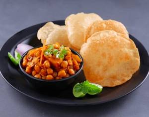 12 Poori With Chana