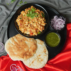 Amritsari Paneer Bhurji With Khameeri Kulcha