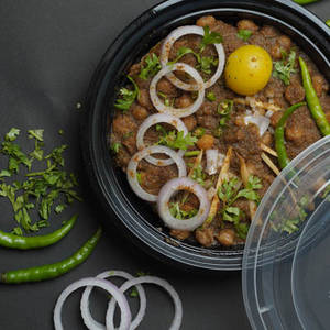 Deluxe Bheega Khameeri Kulcha