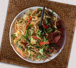 Chicken hakka noodles