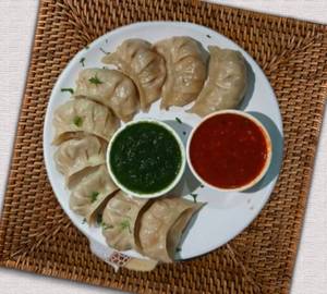 Chikcen momos 8 pieces