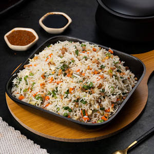 Veg Burnt Garlic Fried Rice (500 Ml)
