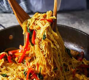 Singapurian Sizzle Chicken Noodles