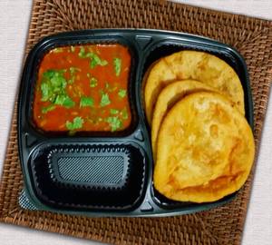 4 Chana Daal Poori with Aloo Istu