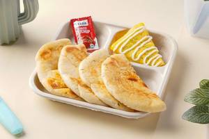 Meatballs Cheesy Omelette with Masala Bread