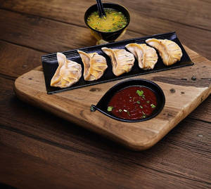Veg Momos [6 Pieces]