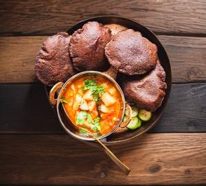 Kuttu Poori 5 Pc + Aloo Sabji