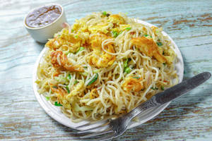 Egg Hakka Noodles