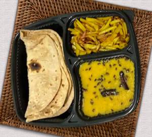 4 Roti With Daal & Aloo Bhujia