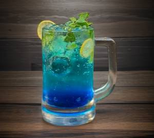 Blue curacao mojito