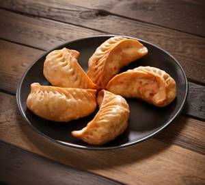 Veg Fried Cheese Momo (8 Pieces)