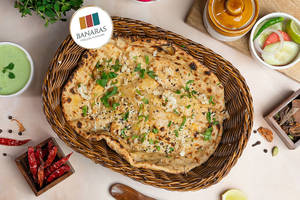 Gobhi Paratha With Curd