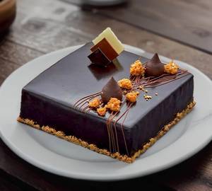Happy birthday chocolate cake 500 gram