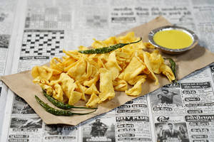 Papdi With Kadhi And Mirchi