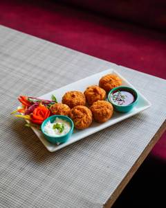 Veg Fried Momos (6 Pcs)