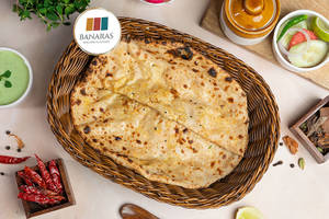 Aloo Paratha With Curd