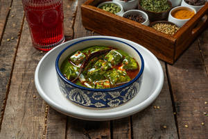 Bhuni Lasooni Palak Paneer