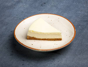 New York Baked Cheesecake Slice