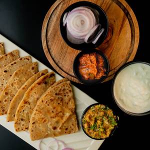 Aloo Paratha [2 Pieces] With Curd
