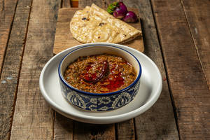 Tandoori Roti With Dhaba Style Green Dal Tadka
