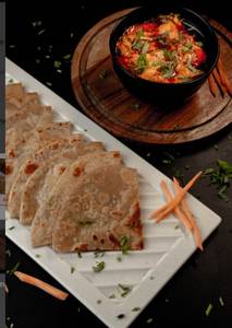Paneer Sabji With Paratha [2 Pieces]