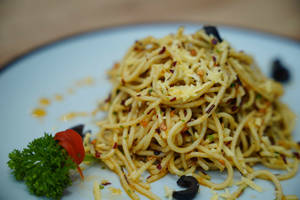 Veg Spaghetti Aglio E Olio Pasta