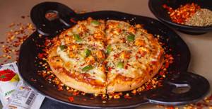 Spicy chatpata paneer pizza