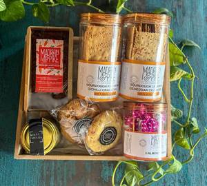 Eggless Medium 1 Hamper