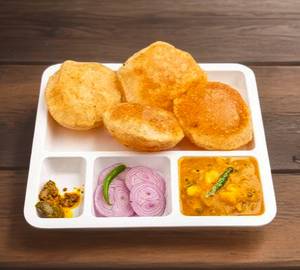 4 Poori With Aloo Sabji Thali