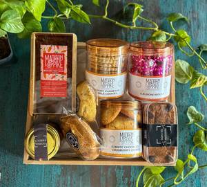 Eggless Medium 2 Hamper