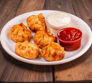 Fried paneer momos