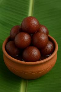 6 Pieces Gulab Jamun