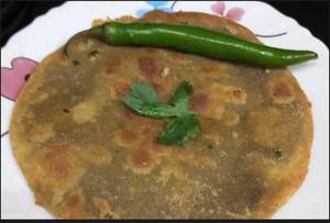 Palak paratha with stuffed potato with chutney