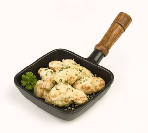 Garlic & Parmesan Cheese Saucy Wings