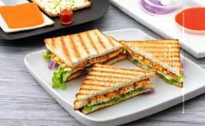 Tandoori paneer cheese club sandwich                                                                                    