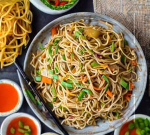 Burnt Garlic Hakka Noodles