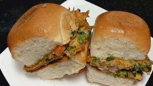 DELHI EGG OMELLETTE PAV 1 PIC