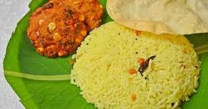 Lemon rice with appalam