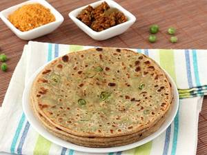 Matar Paneer Ka Parantha (1 Pc)