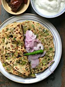 Matar Garlic Pyaaz Ka Parantha (1 Pc)
