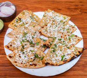 Paneer Pyaaz Parantha (1 Pc)