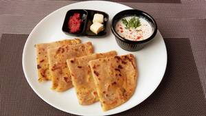 Pyaaz Ka Parantha (1 Pc)