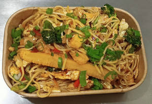 Stir Fried Chilli Garlic Noodles (chicken)